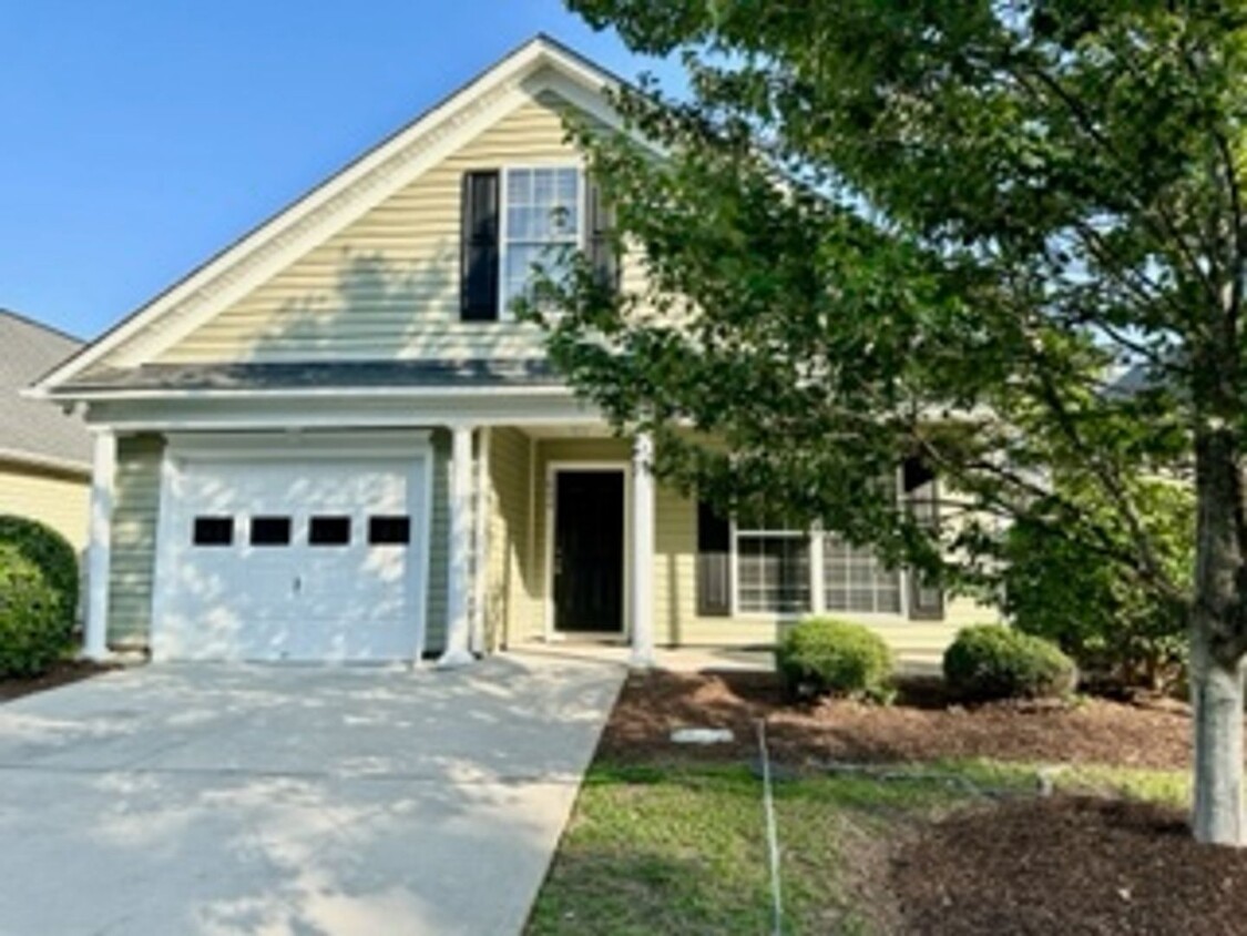 Foto principal - 3 BEDROOM GARDEN HOME IN IRMO GATED COMMUNITY