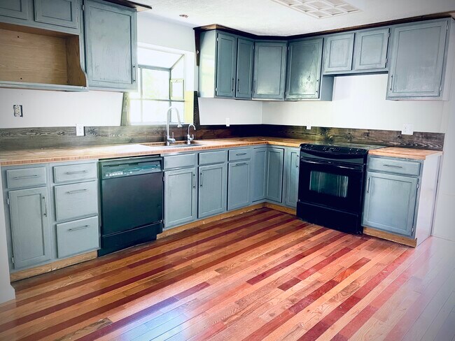 Foto del edificio - 406 Christian Creek Rd