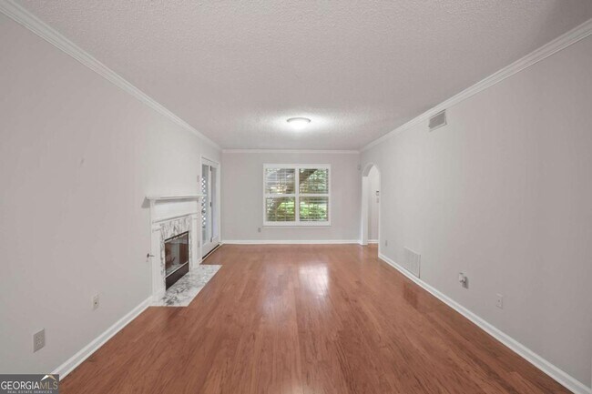 Building Photo - 202 Peachtree Forest Dr