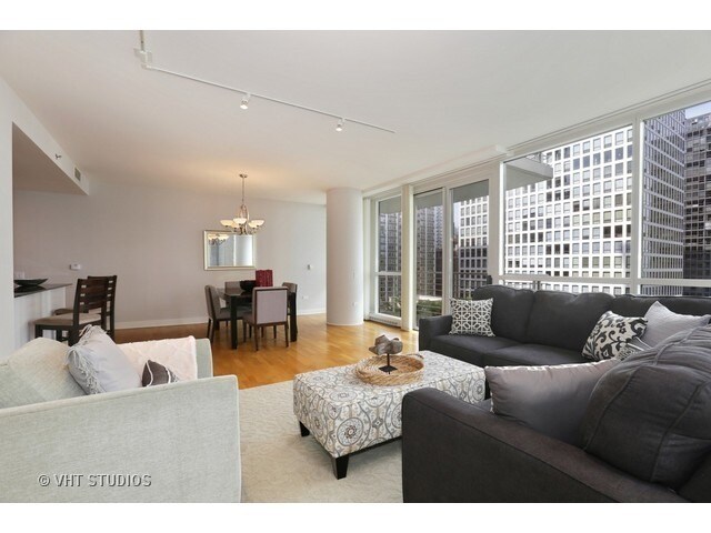 Foto del edificio - 250 E Pearson St