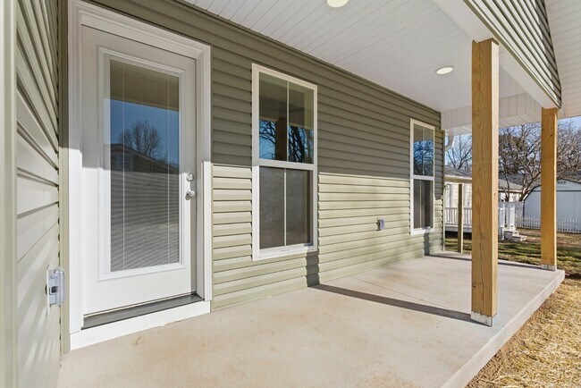 Foto del edificio - 1342 E Blaine St