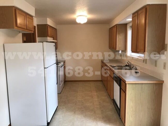 Building Photo - 1056 Colony Pond Dr
