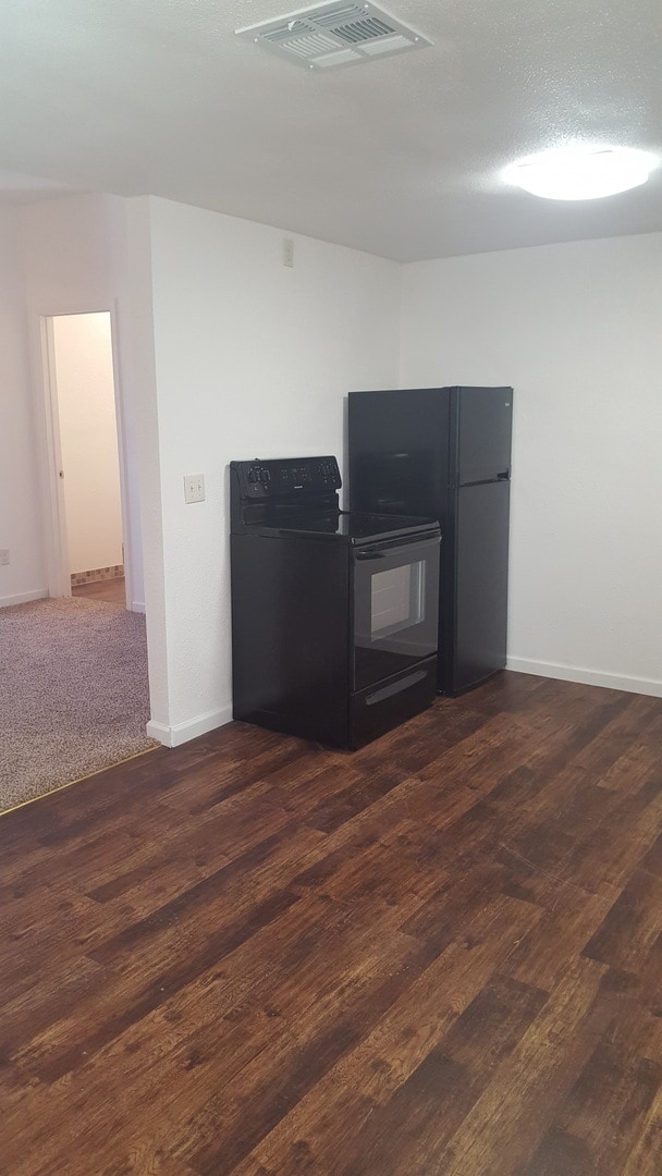 Building Photo - 908 E Main St