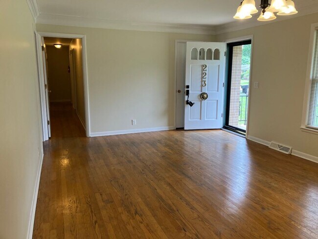 Building Photo - Centrally located Ranch Style Home in Murf...