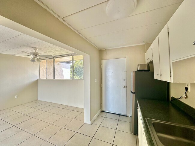 Foto del edificio - 300 Miracle Strip Pkwy SW