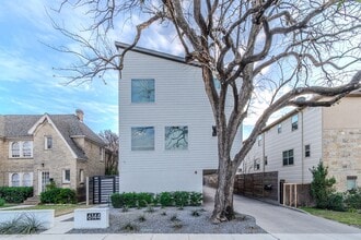 Building Photo - 6144 Oram St