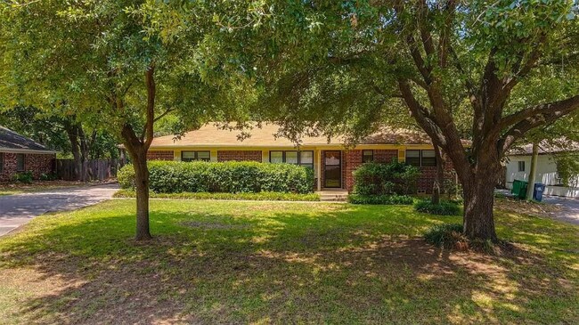 Building Photo - 2114 Houston Pl