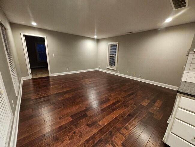 Foto del edificio - 402 W 3rd Ave