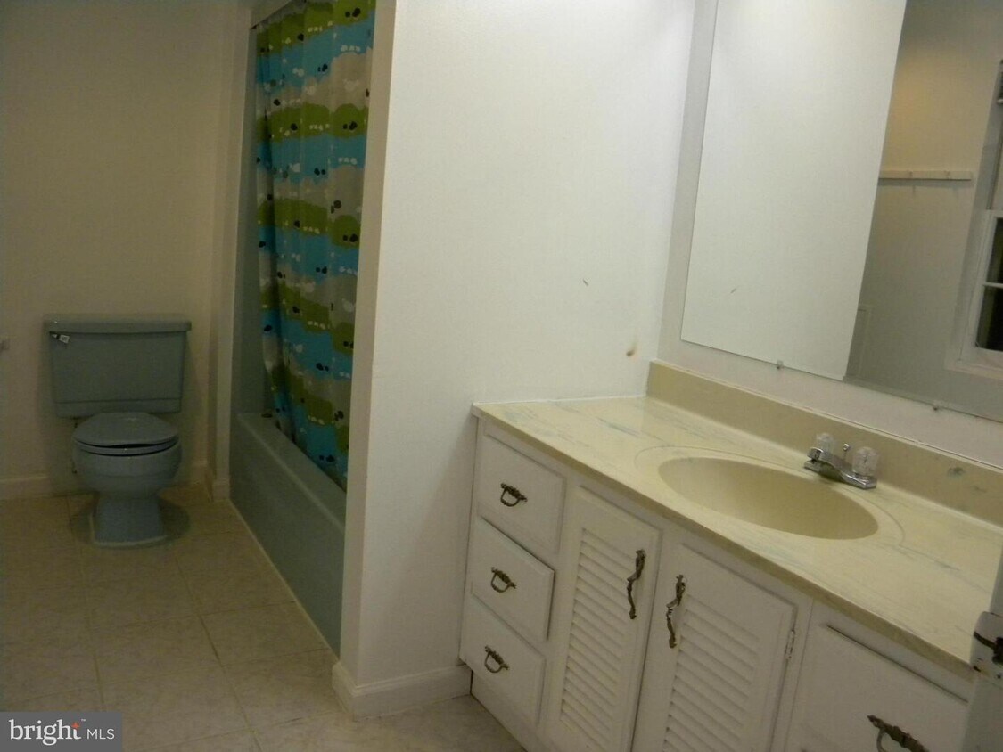 Foto principal - 1445 Laurel Hill Rd