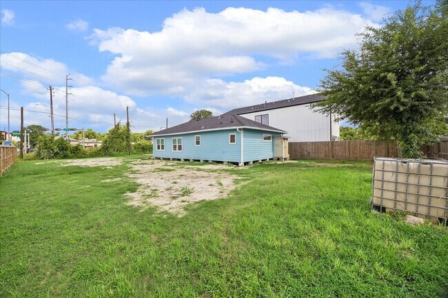 Building Photo - 7702 Sealey St