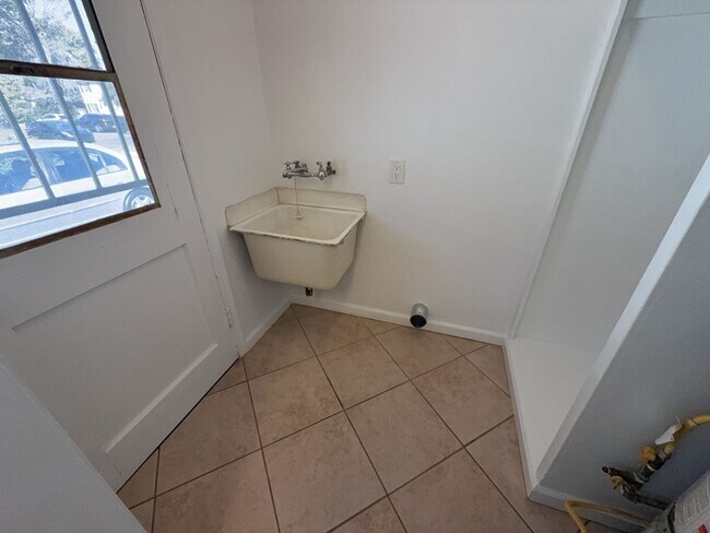 Building Photo - 178