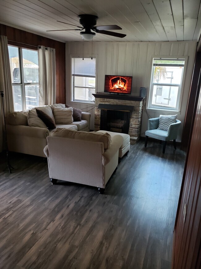 Building Photo - 712 N Warfield Ave