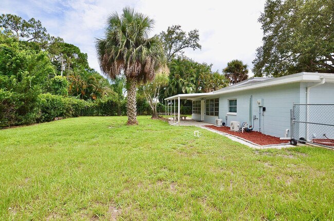 Building Photo - 505 Coconut Ave E