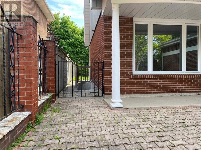 Building Photo - 55 Leacock Crescent