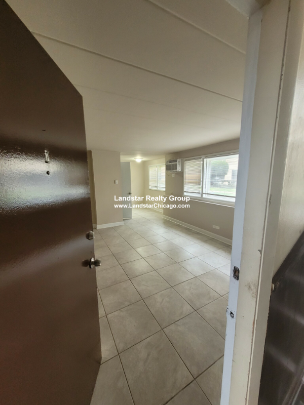 Primary Photo - 9610 Ivanhoe Ave