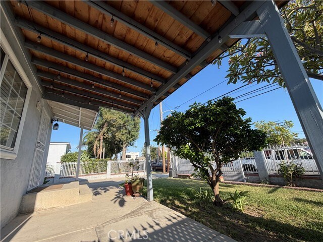 Foto del edificio - 129 E Pomona Ave
