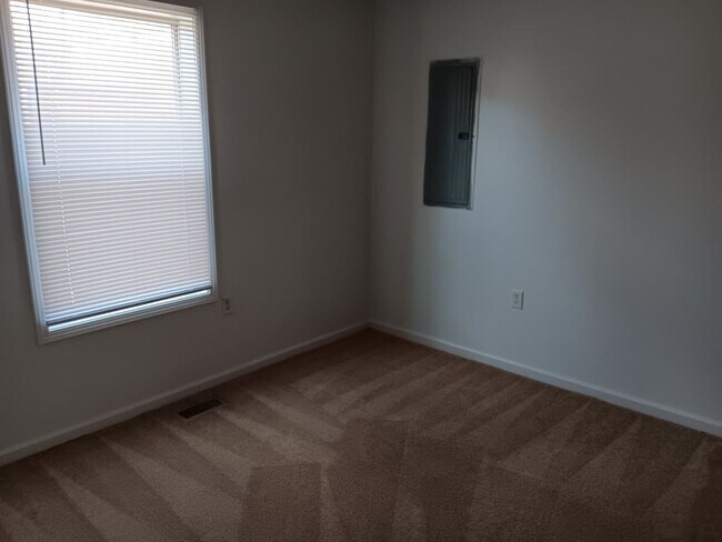 Building Photo - For Rent - Four-Bedroom Two-Bathroom Home Available NOW!