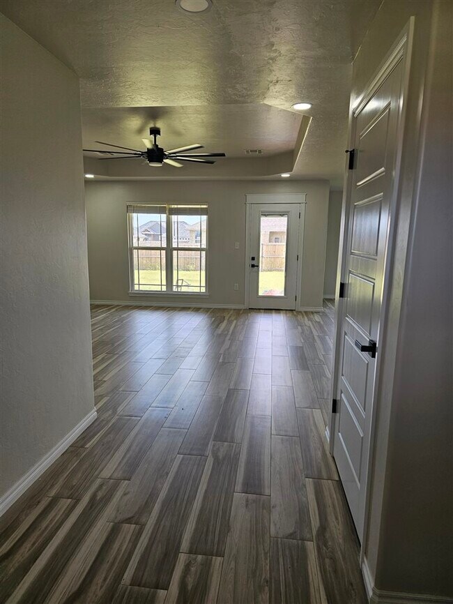 Foto del edificio - 207 Meadowlark Ln