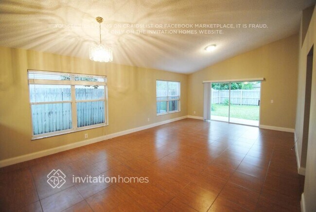 Foto del edificio - 927 Little Creek Rd