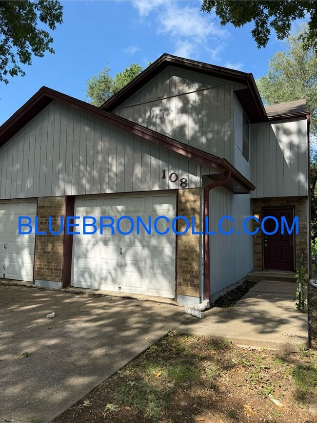 Building Photo - 108 SW Oxford Pl