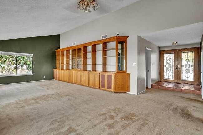 Foto del edificio - 3825 Skycrest Dr