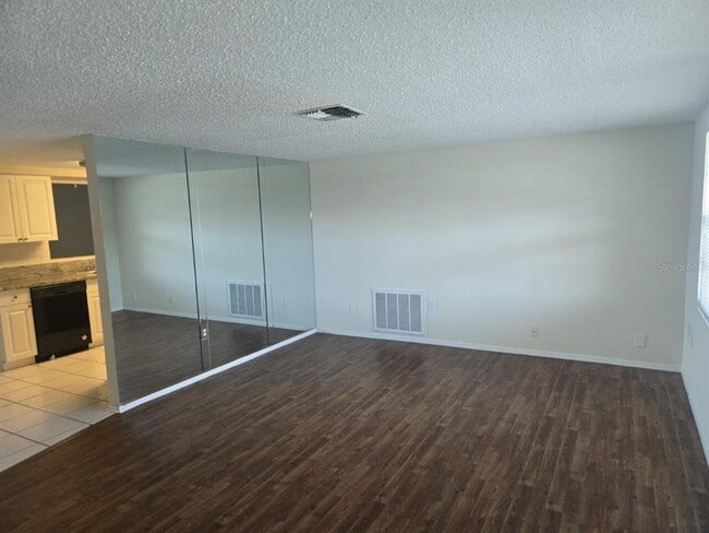 Foto del edificio - 11835 Meadow Dr