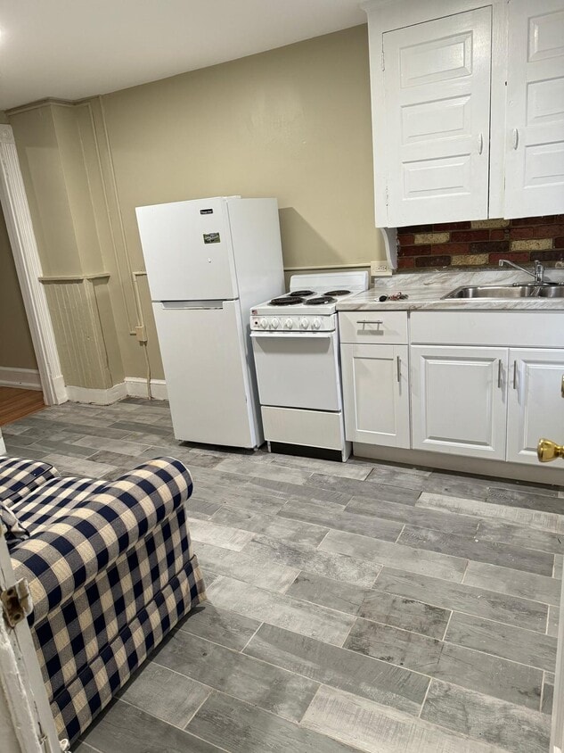 Kitchen - 222 Clymer St