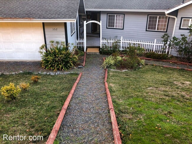 Building Photo - 3 br, 2 bath House - 352 Roundhouse Creek Rd