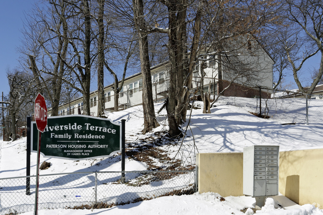 Primary Photo - Riverside Terrace Family Residence