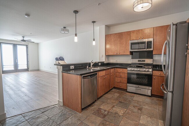 Foto del edificio - 1 Bedroom Condo for Rent in the Madisons!