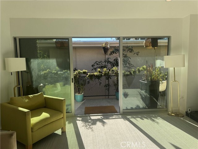 Foto del edificio - 241 S Barrington Ave