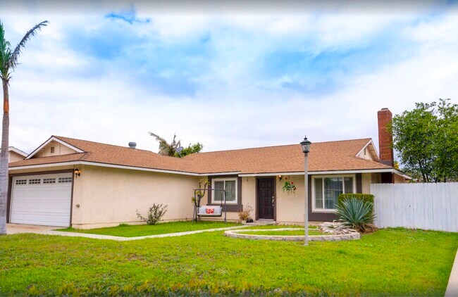 Building Photo - 1631 E Banyan Ct