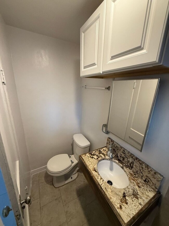 Building Photo - Studio Appartment / 1 Bathroom Apartment in Madras Oregon
