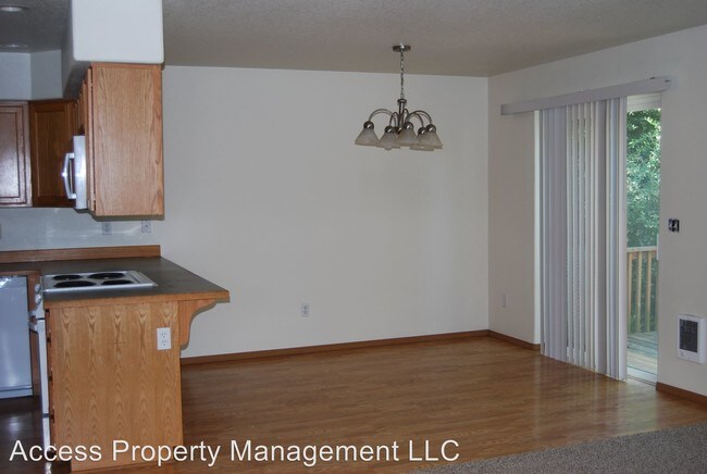 Building Photo - 1402 SW Binford Lake Pky