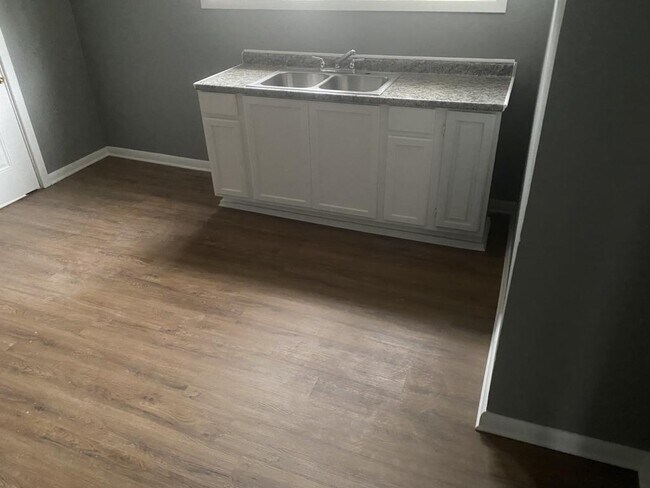 Foto del edificio - 256 S Central Ave