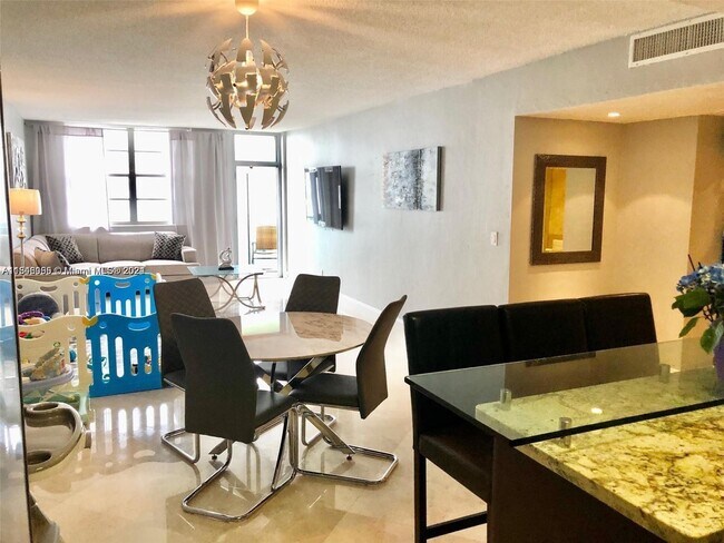 Foto del edificio - 19390 Collins Ave
