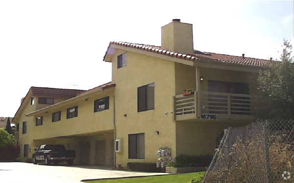 Foto del edificio - 16795 Roosevelt Ln