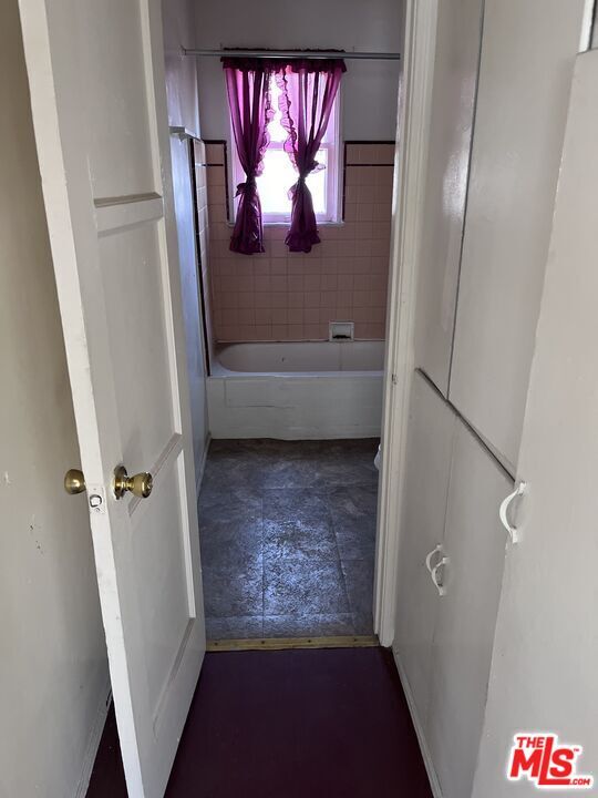 Foto del edificio - 8472 Main St