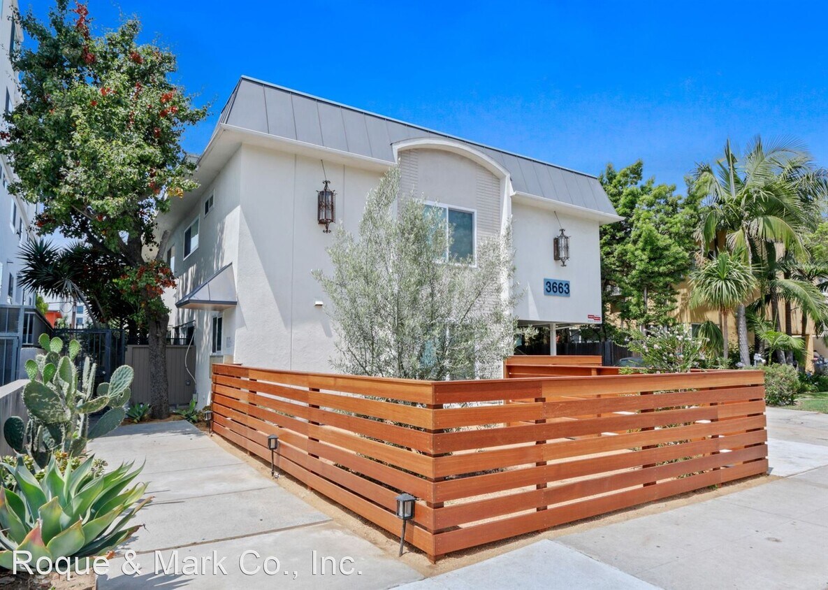 Primary Photo - 3 br, 2.5 bath Apartment - 3663 Mentone Av...