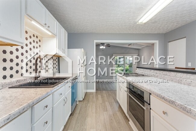 Building Photo - 414 Hilltop Dr