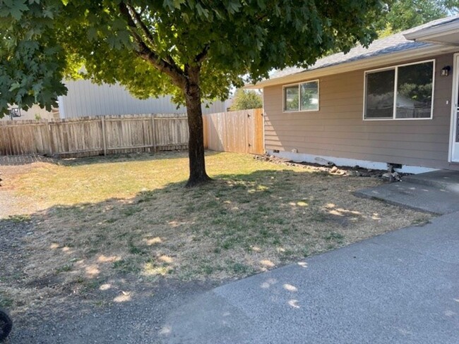 Building Photo - 2 Bedroom 1 bath Brownsville, Oregon
