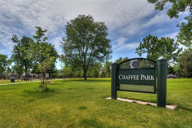 Building Photo - Unbeatable Sunnyside Location!