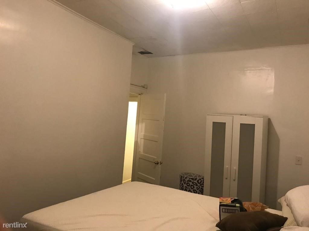 Building Photo - 2 br, 1 bath Apartment - 2328 Powell Ave