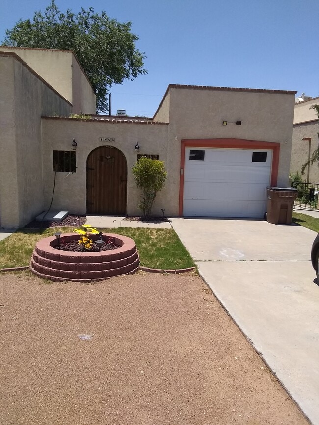 Building Photo - 1354 S Esperanza St