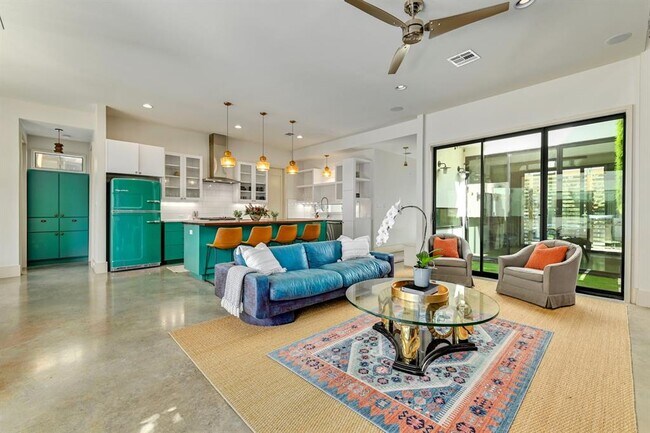 Foto del edificio - 513 El Paso St