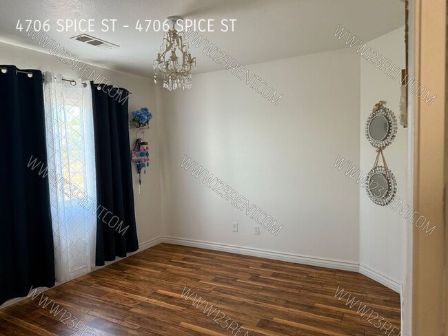 Foto del edificio - 4706 Spice St
