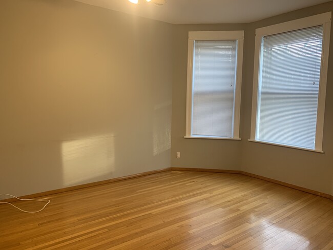 Building Photo - 2252 W Leland Ave