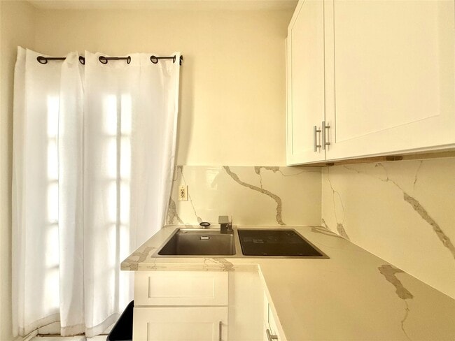 Building Photo - 1427 Church St