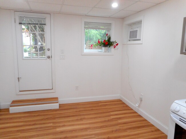 living room w/space for full-size sofa - 157 Hamilton St