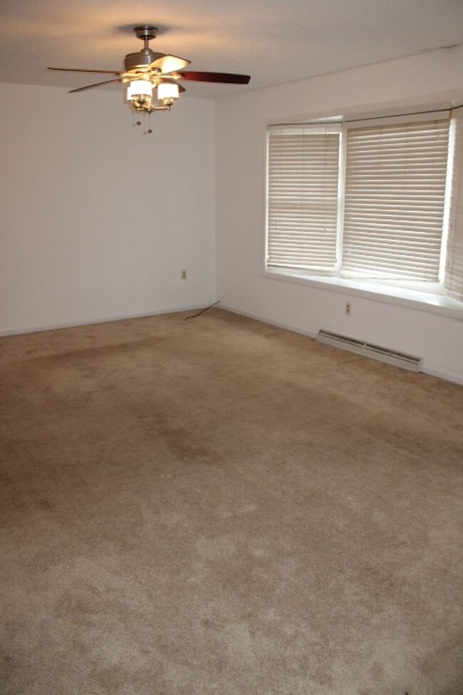 Building Photo - 61 Crosswind Dr